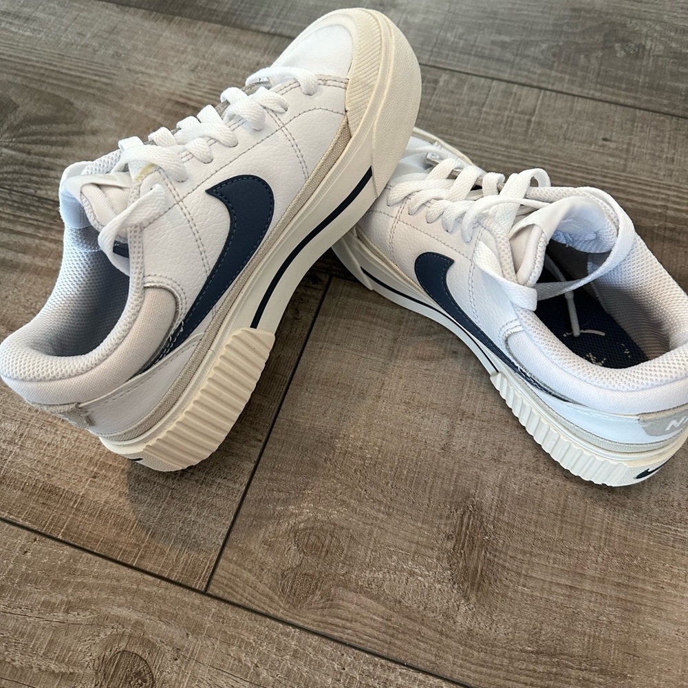 Nike Women's Sneakers White and Navy
